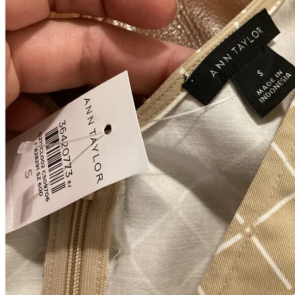 Ann Taylor Checked V-Neck Tank Top Womens Small S Classic Old Money Work Tan NEW - Picture 3 of 8